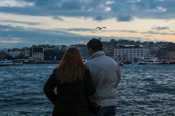 Comment choisir un sac de couchage adapté pour un camping en région de désert en hiver?
